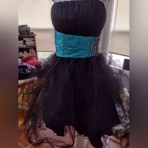 size XL Chicas fancy evening/formal dress.  This dress is fun and flirty
